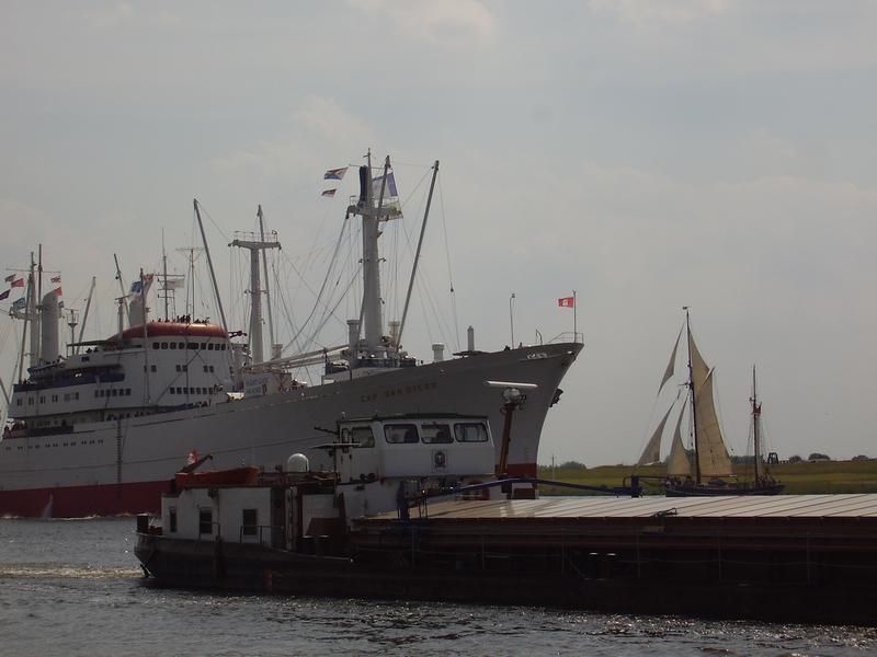 Schiffe auf der Weser von Sönke Schöttler